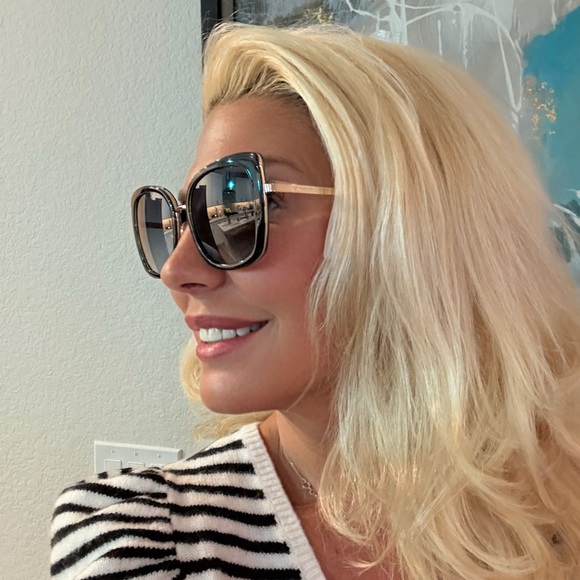 Meet your Posher, Lori - Picture 2 of 4